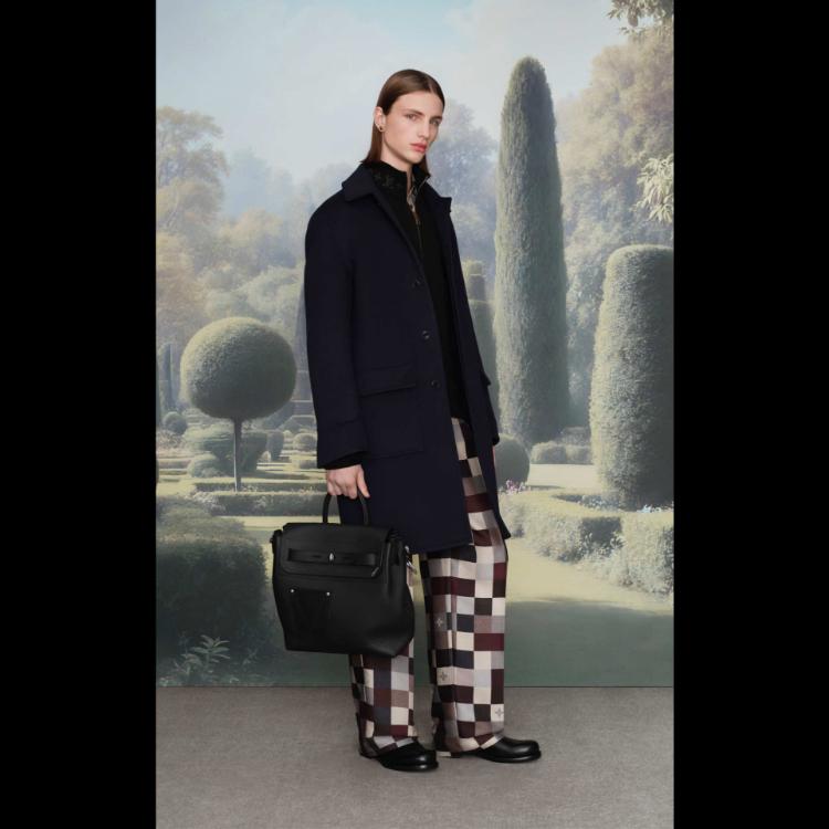 louis-vuitton-proleceleto-za-2026-farel-vodi-dandije-na-britansko-selo-31