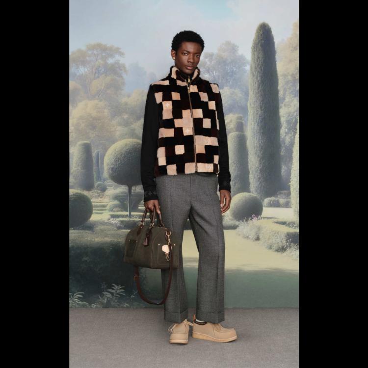 louis-vuitton-proleceleto-za-2026-farel-vodi-dandije-na-britansko-selo-32