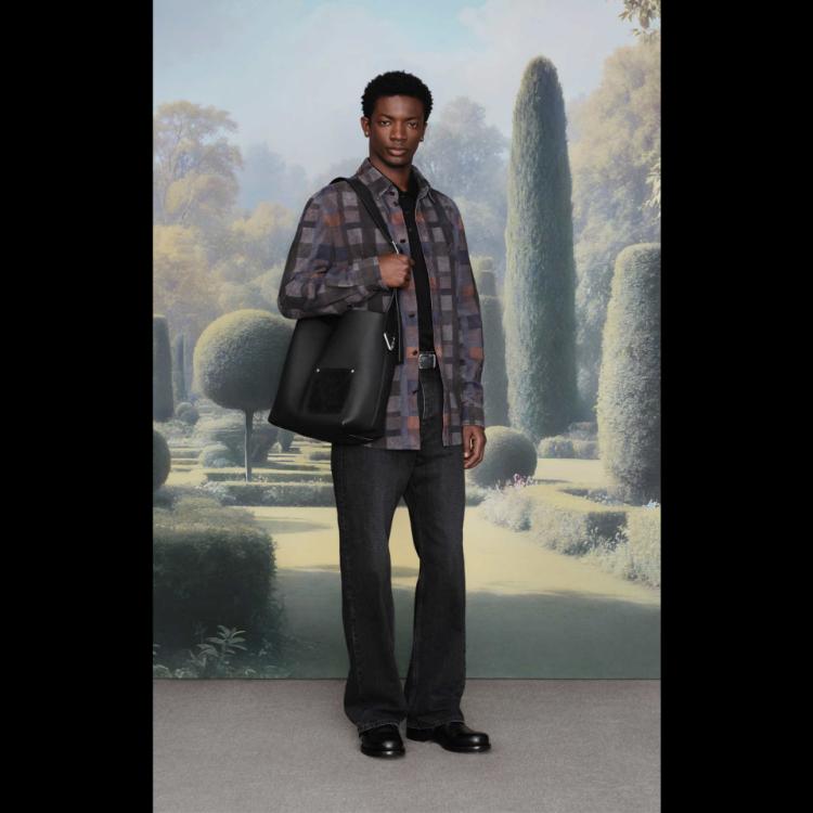 louis-vuitton-proleceleto-za-2026-farel-vodi-dandije-na-britansko-selo-35