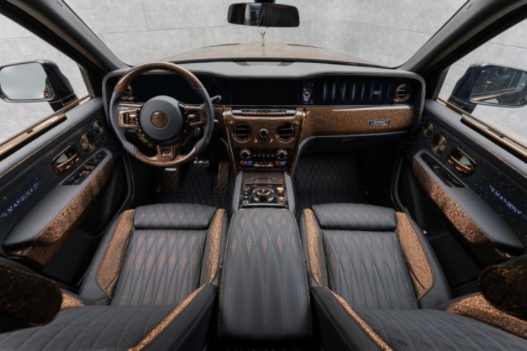 mansory-darabo-jedini-primerak-rolls-royce-cullinan-koji-izgleda-kao-da-mu-je-mesto-u-pustinjskoj-palati-8