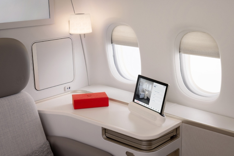 air-france-i-jacquemus-predstavljaju-novu-definiciju-luksuza-na-nebu-la-premiere-sada-ukljucuje-i-dizajners-7