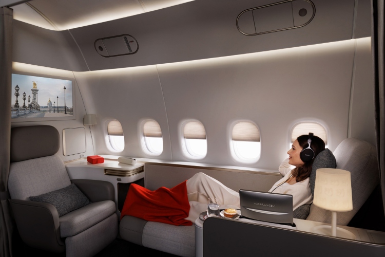 air-france-i-jacquemus-predstavljaju-novu-definiciju-luksuza-na-nebu-la-premiere-sada-ukljucuje-i-dizajners-14