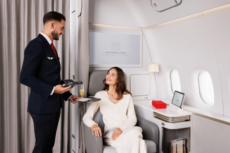 air-france-i-jacquemus-predstavljaju-novu-definiciju-luksuza-na-nebu-la-premiere-sada-ukljucuje-i-dizajners-15
