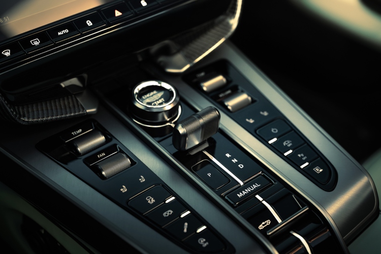 novi-aston-martin-9