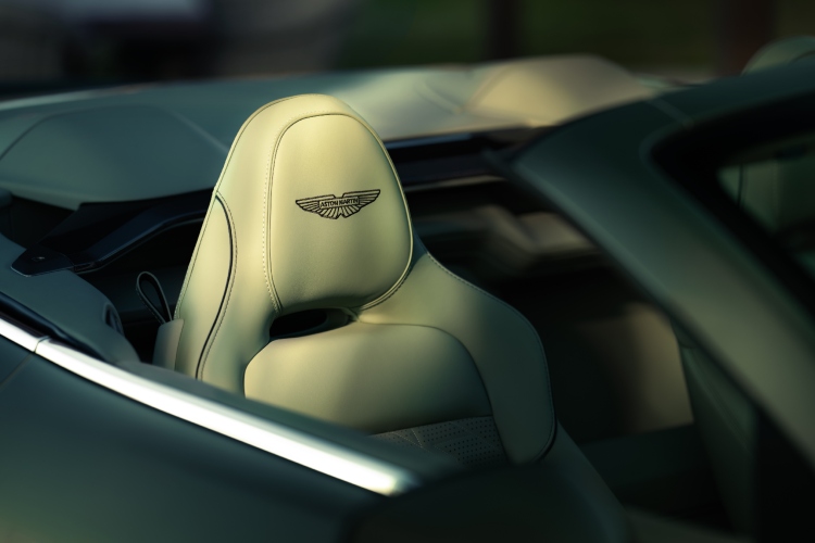 novi-aston-martin-10