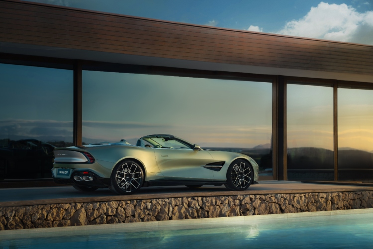 novi-aston-martin-15