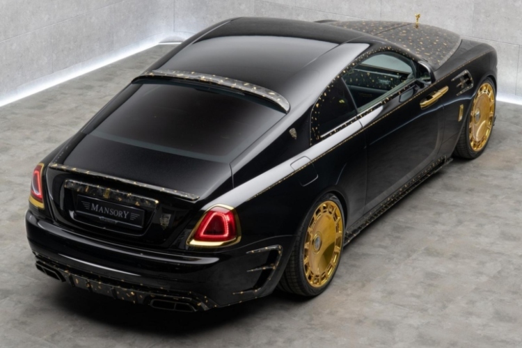 zlato-na-tockovima-rolls-royce-wraith-by-mansory-koji-je-stvoren-za-princa-ili-bar-nekoga-ko-se-tako-oseca-3