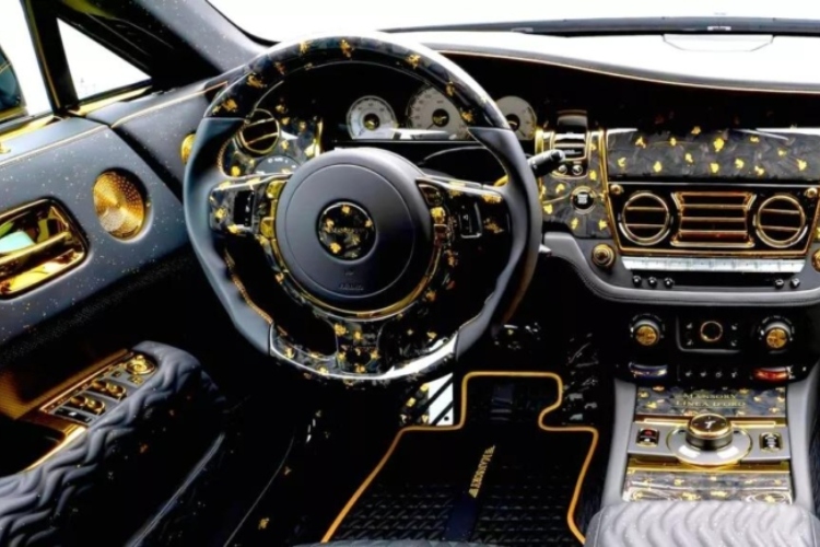 zlato-na-tockovima-rolls-royce-wraith-by-mansory-koji-je-stvoren-za-princa-ili-bar-nekoga-ko-se-tako-oseca-1
