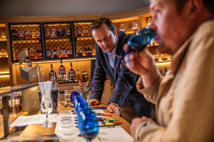 the-dalmore-otkriva-luminary-series-no3-saradnja-sa-foster-partners-i-benom-dobinom-lansirana-u-veneciji-3