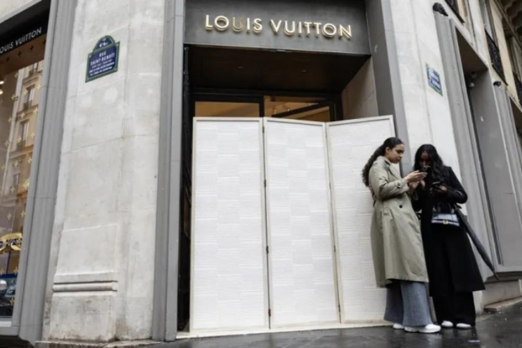 da-li-je-ovo-najbaksuzniji-louis-vuitton-butik-na-svetu-5