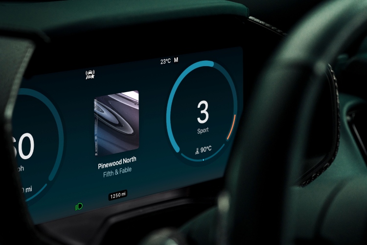 stigao-je-apple-carplay-ultra-ali-morate-kupiti-aston-martin-6