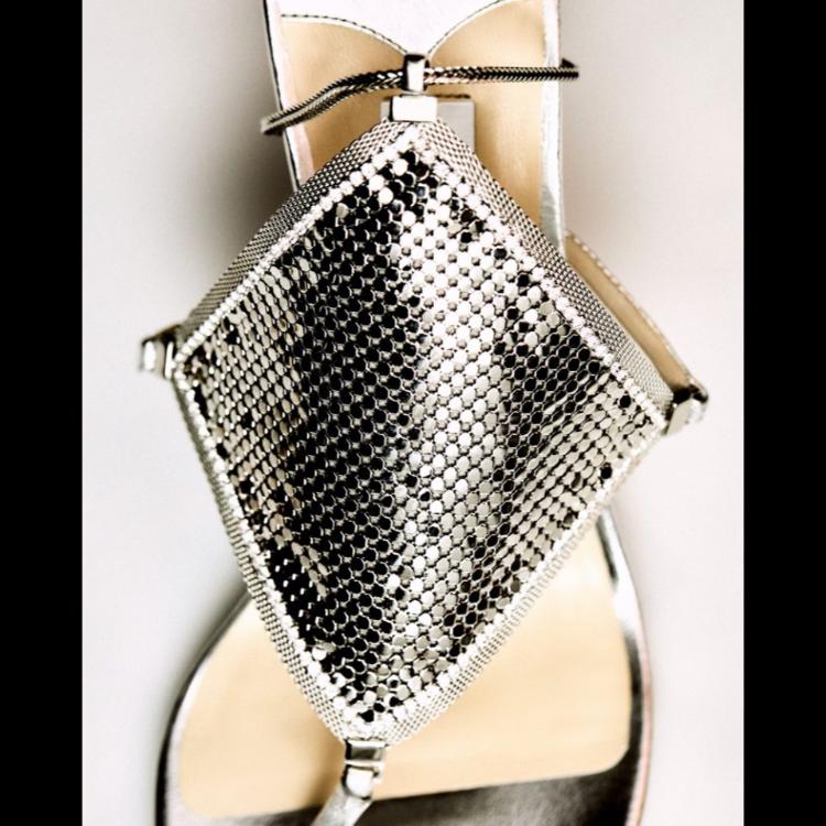 jimmy-choo-ozivljava-modu-s-kraja-90-ih-arhivska-kolekcija-je-modni-san-koji-traje-1