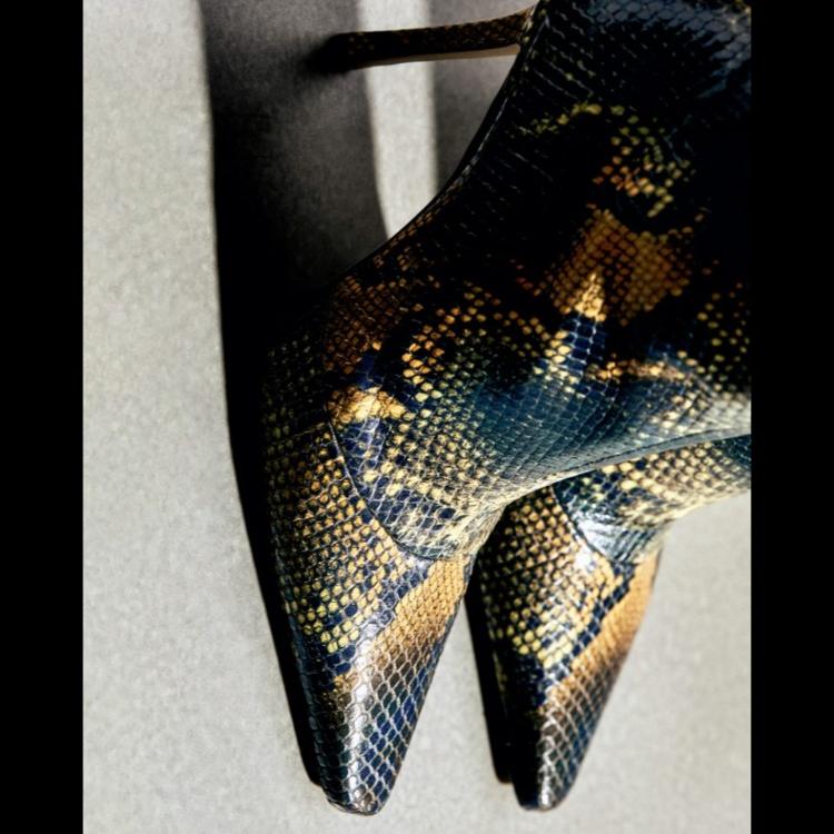 jimmy-choo-ozivljava-modu-s-kraja-90-ih-arhivska-kolekcija-je-modni-san-koji-traje-4