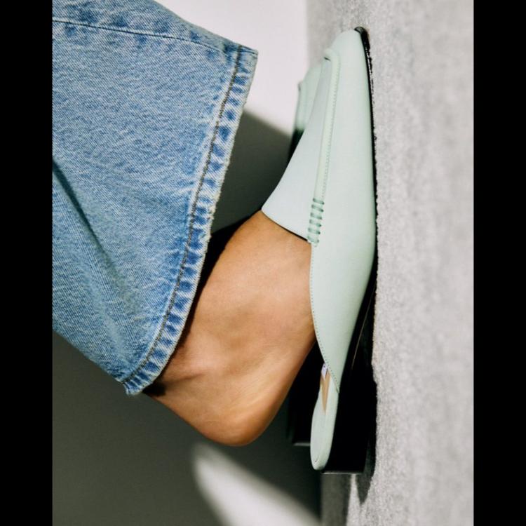 jimmy-choo-ozivljava-modu-s-kraja-90-ih-arhivska-kolekcija-je-modni-san-koji-traje-11