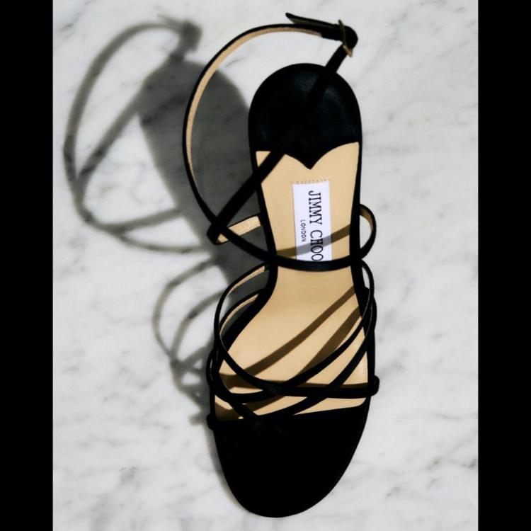 jimmy-choo-ozivljava-modu-s-kraja-90-ih-arhivska-kolekcija-je-modni-san-koji-traje-14