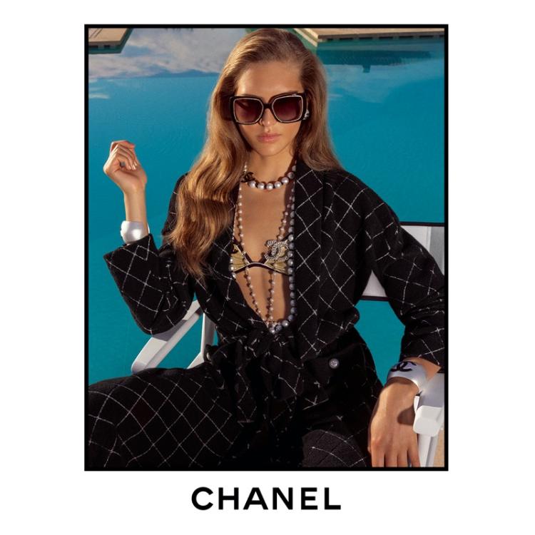 chanel-coco-beach-2025-letnji-luksuz-kraj-bazena-u-znaku-francuske-elegancije-1