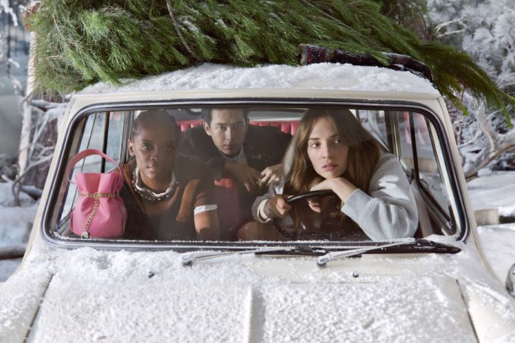 prada-holiday-2025-filmska-bajka-o-zimi-emociji-i-eleganciji-3