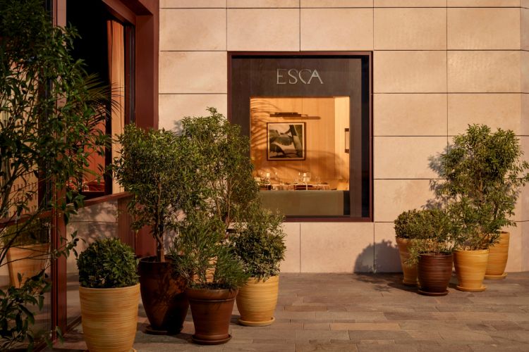 esca-mediteranski-dozivljaj-u-srcu-izmira-spoj-kulinarstva-arhitekture-i-svetlosti-2