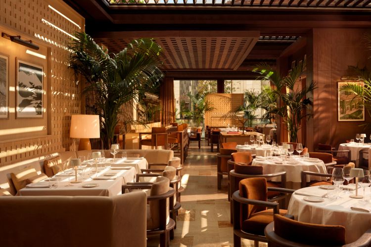 esca-mediteranski-dozivljaj-u-srcu-izmira-spoj-kulinarstva-arhitekture-i-svetlosti-3