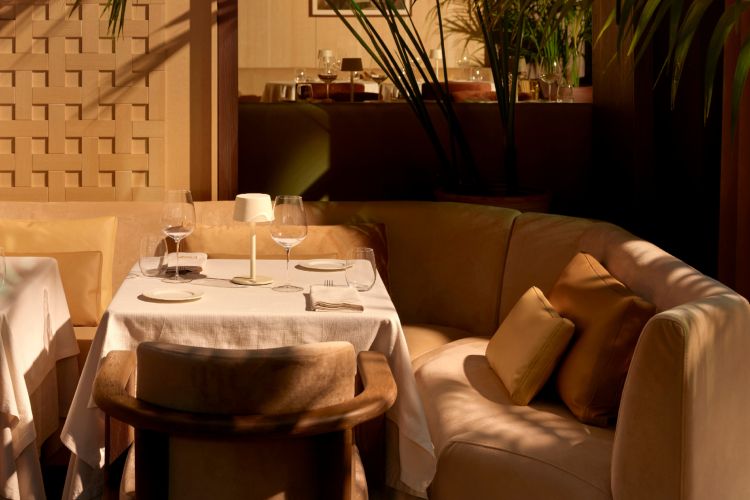 esca-mediteranski-dozivljaj-u-srcu-izmira-spoj-kulinarstva-arhitekture-i-svetlosti-19