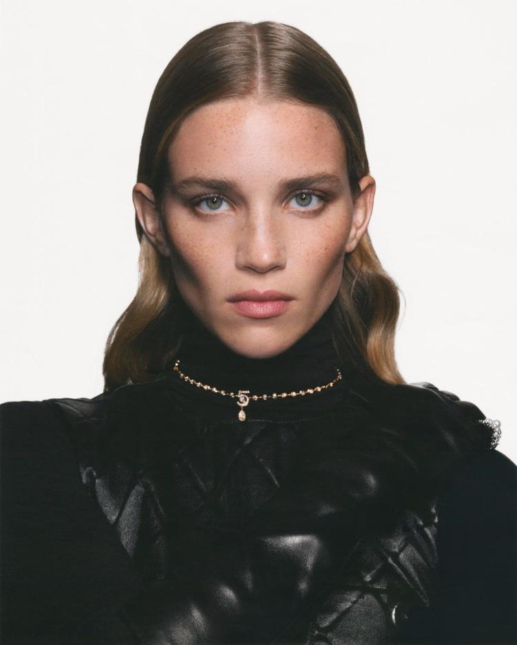 chanel-end-of-year-from-dream-to-reality-praznicna-elegancija-pretvorena-u-zvezdani-sjaj-23