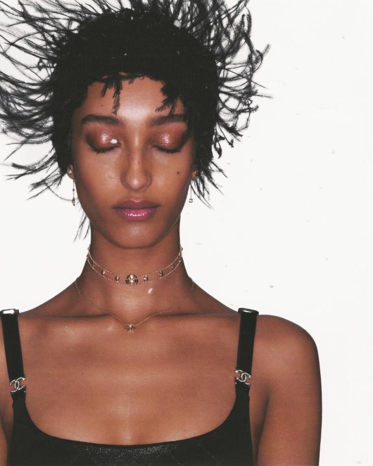 chanel-end-of-year-from-dream-to-reality-praznicna-elegancija-pretvorena-u-zvezdani-sjaj-25