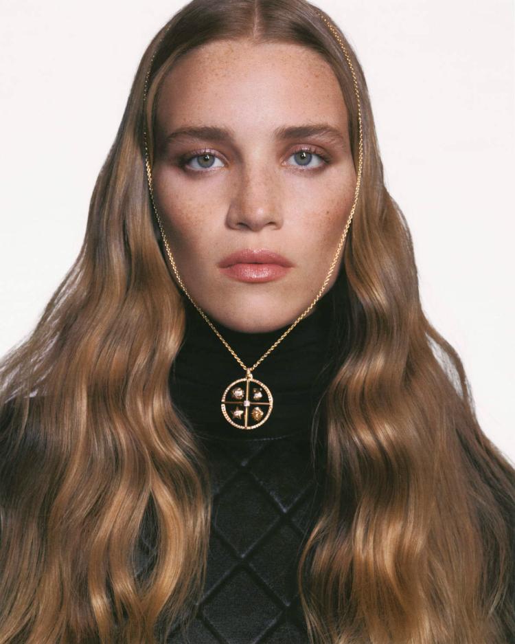 chanel-end-of-year-from-dream-to-reality-praznicna-elegancija-pretvorena-u-zvezdani-sjaj-31