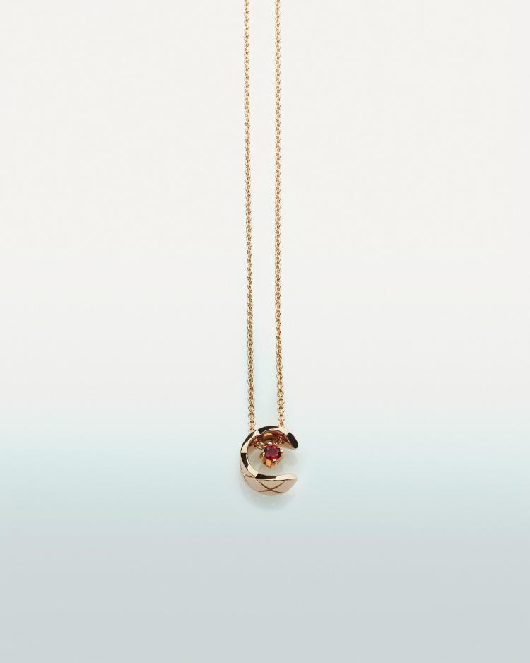 chanel-end-of-year-from-dream-to-reality-praznicna-elegancija-pretvorena-u-zvezdani-sjaj-5