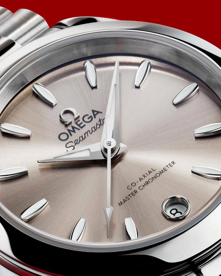 savrsen-praznicni-poklon-omega-seamaster-aqua-terra-blista-u-sezoni-2025-3