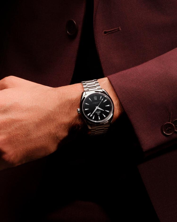 savrsen-praznicni-poklon-omega-seamaster-aqua-terra-blista-u-sezoni-2025-7