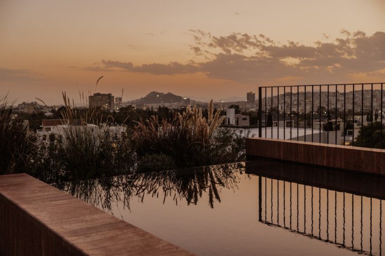 lumen-residence-block722-pretvara-atinsko-stanovanje-u-iskustvo-svetlosti-prirode-i-porodicne-intimnosti-1