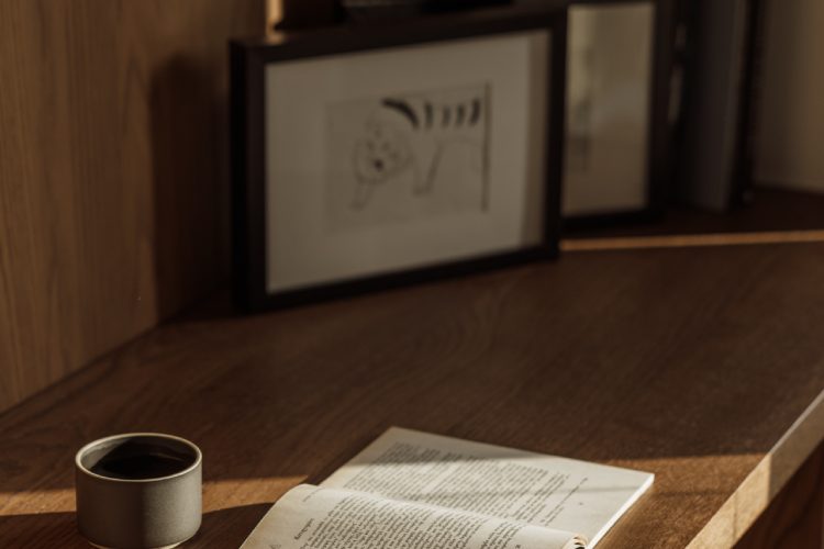 lumen-residence-block722-pretvara-atinsko-stanovanje-u-iskustvo-svetlosti-prirode-i-porodicne-intimnosti-14