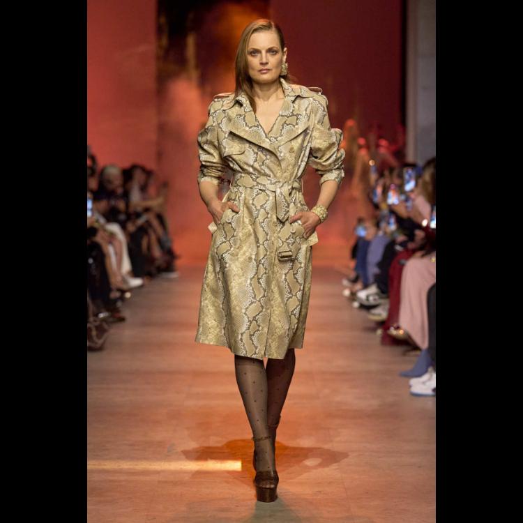 elie-saab-proleceleto-2026-simfonija-moci-igre-i-zadovoljstva-4