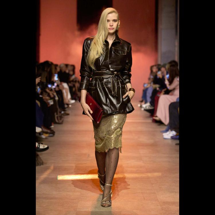 elie-saab-proleceleto-2026-simfonija-moci-igre-i-zadovoljstva-18