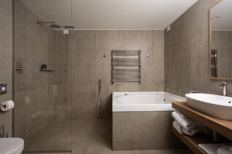 grand-hotel-courmayeur-mont-blanc-savrsen-sklad-savremene-arhitekture-i-alpskog-luksuza-8