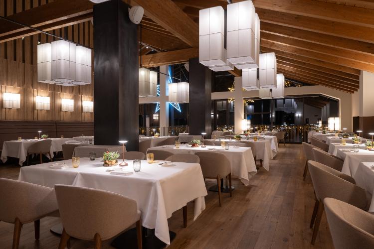 grand-hotel-courmayeur-mont-blanc-savrsen-sklad-savremene-arhitekture-i-alpskog-luksuza-11