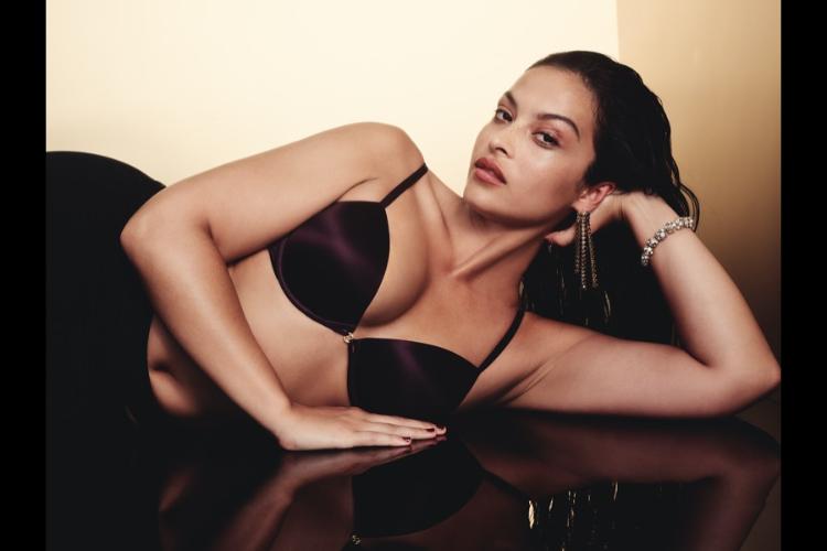 kendis-svonpul-blista-u-kampanji-victorias-secret-very-sexy-2025-8