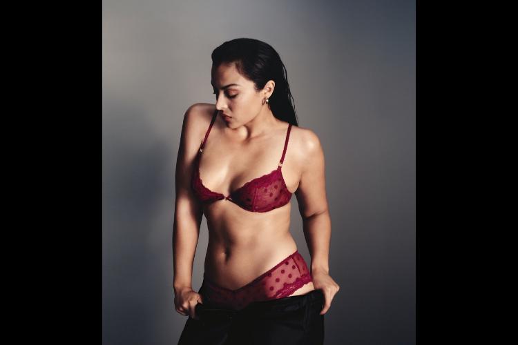 kendis-svonpul-blista-u-kampanji-victorias-secret-very-sexy-2025-7