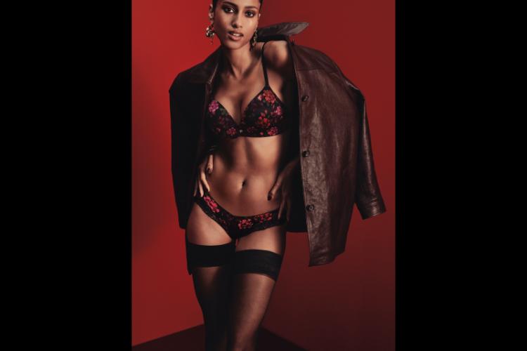 kendis-svonpul-blista-u-kampanji-victorias-secret-very-sexy-2025-10