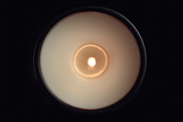 loewe-predstavlja-palo-santo-mirisnu-svecu-luksuzni-ritual-sezone-3