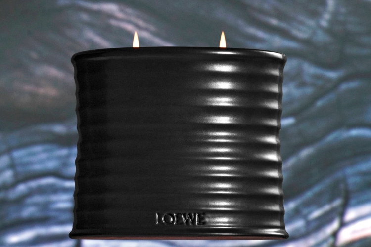 loewe-predstavlja-palo-santo-mirisnu-svecu-luksuzni-ritual-sezone-14