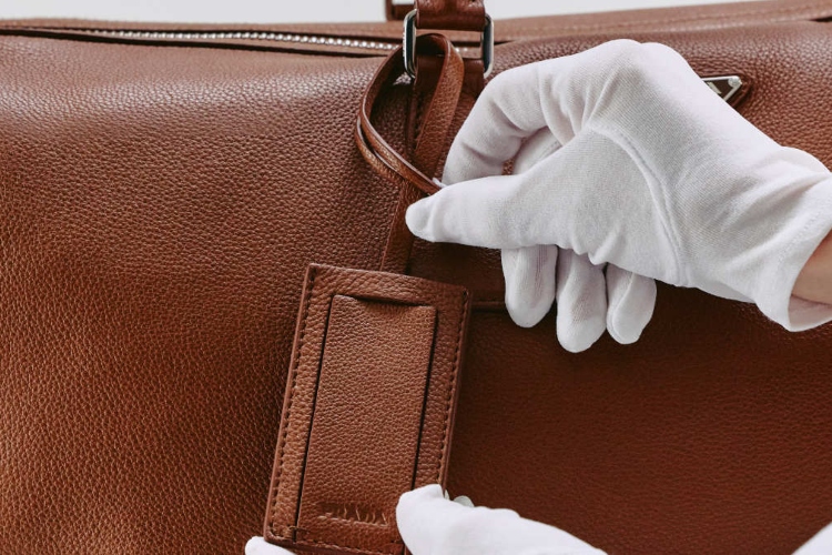 prada-redefinise-luksuz-putovanja-uz-novi-duffel-bag-3