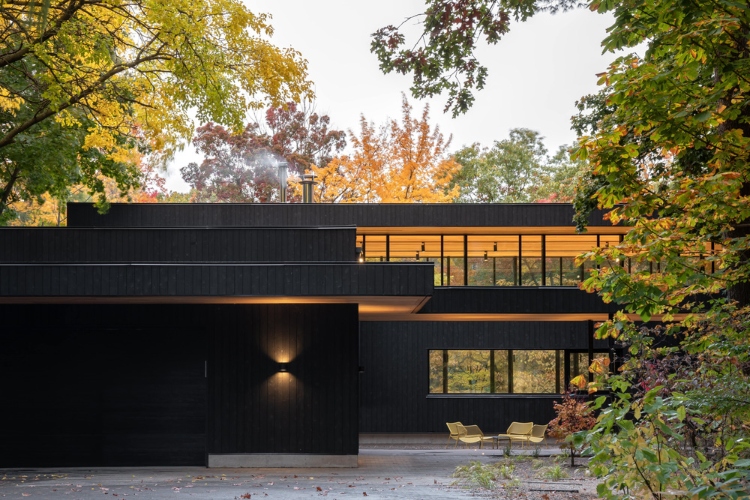 kuca-iz-snova-na-ivici-sume-orangeink-design-iz-toronta-osvaja-architizer-a-nagradu-za-ravine-house-1