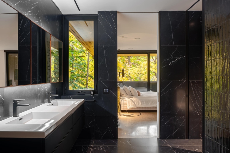 kuca-iz-snova-na-ivici-sume-orangeink-design-iz-toronta-osvaja-architizer-a-nagradu-za-ravine-house-7