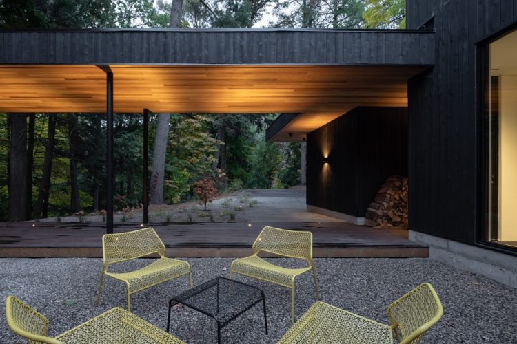 kuca-iz-snova-na-ivici-sume-orangeink-design-iz-toronta-osvaja-architizer-a-nagradu-za-ravine-house-14