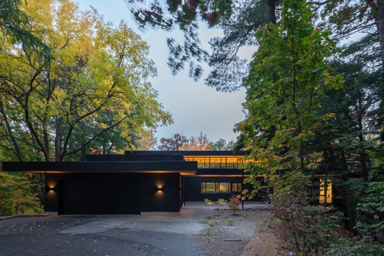 kuca-iz-snova-na-ivici-sume-orangeink-design-iz-toronta-osvaja-architizer-a-nagradu-za-ravine-house-17