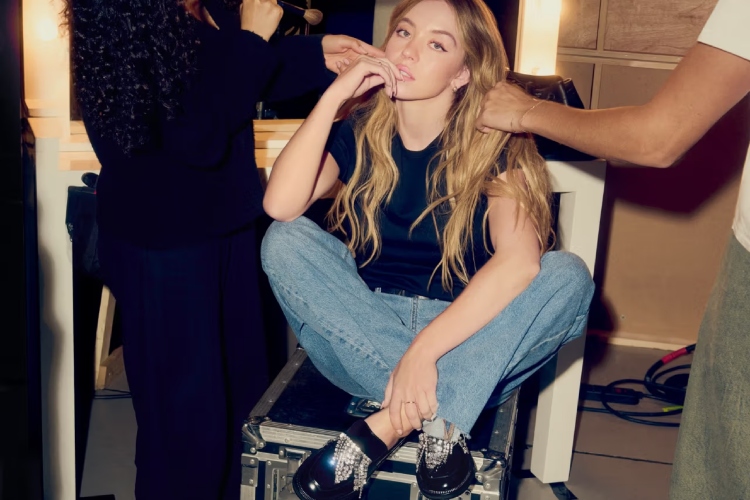 sidni-svini-ponovo-za-jimmy-choo-jesen-2025-u-znaku-glamura-i-fantazije-3