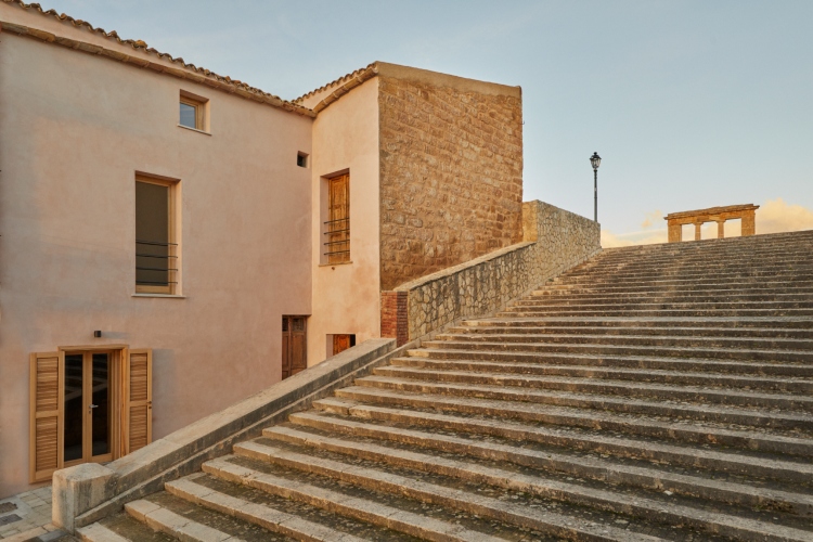 sicilijanska-bajka-za-1-evro-didea-i-airbnb-vracaju-zivot-u-srce-sambuke-di-sicilija-2