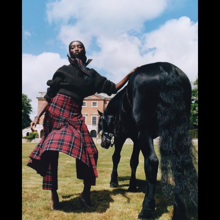 burberry-zima-2025-vrhunac-britanskog-glamura-3