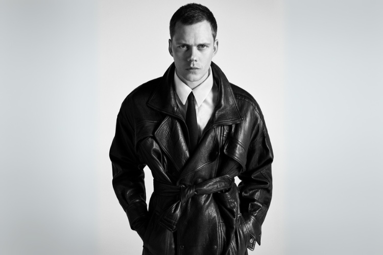 bil-skarsgard-predvodi-saint-laurent-kampanju-za-jesen-2025-2